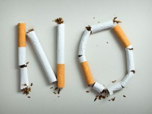 022068900_1581096586-Katanya-Asap-Rokok-Bisa-Bikin-Mimisan-Apa-Benar-Shutterstock_264824651