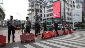 033584800_1625894299-20210710-Penambahan_Penyekatan_Ruas_Jalan_saat_PPKM_Darurat-7