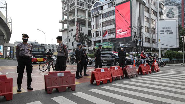 033584800_1625894299-20210710-Penambahan_Penyekatan_Ruas_Jalan_saat_PPKM_Darurat-7