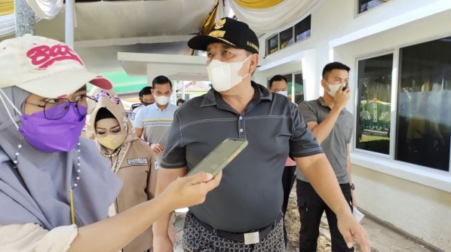 32433-gubernur-lampung-arinal-djunaidi-tinjau-vaksinasi-massal