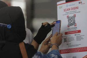 33181-uji-coba-aplikasi-pedulilindungi-di-stasiun-krl