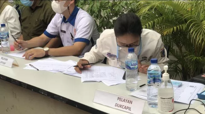 69882-pemkot-jaksel-menggelar-pelayanan-untuk-warga-yang-rumahnya-terbakar