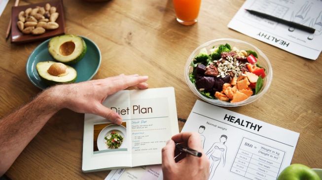 83715-ilustrasi-diet-freepikrawpixelcom