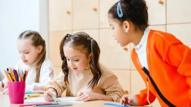 87879-ilustrasi-anak-sekolah-pexelscomanastasia-shuraeva