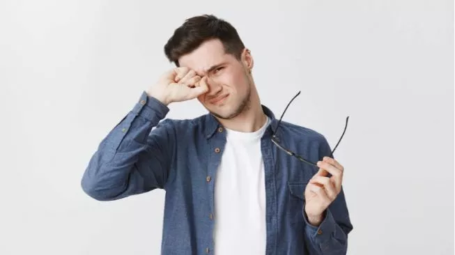 79853-ilustrasi-mata-minus-freepikcookie-studio